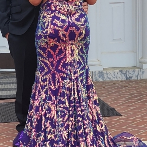 Jovani Gown - Picture 2 of 4